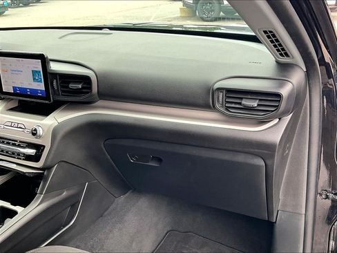Used 2023 Ford Explorer XLT AWD/4WD image 12