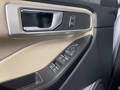 Used 2020 Ford Explorer XLT w/ Comfort Package AWD/4WD image 9