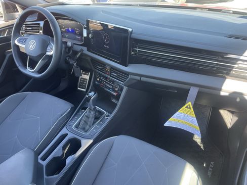 Certified 2025 Volkswagen Jetta Sport image 10