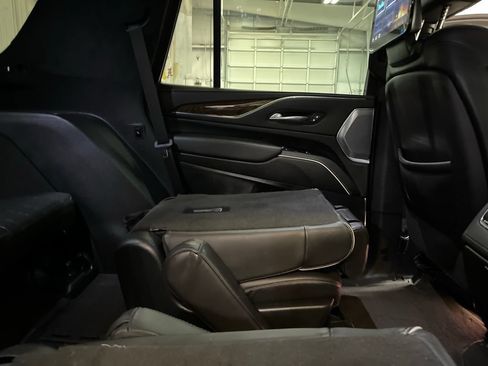 Used 2023 Cadillac Escalade Sport Platinum AWD/4WD image 33