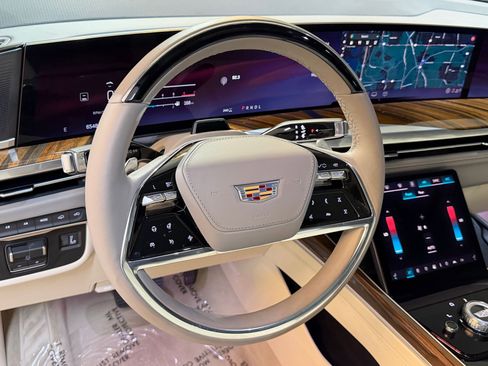 Certified 2025 Cadillac Escalade Sport Platinum w/ LPO, ONYX Package AWD/4WD image 14