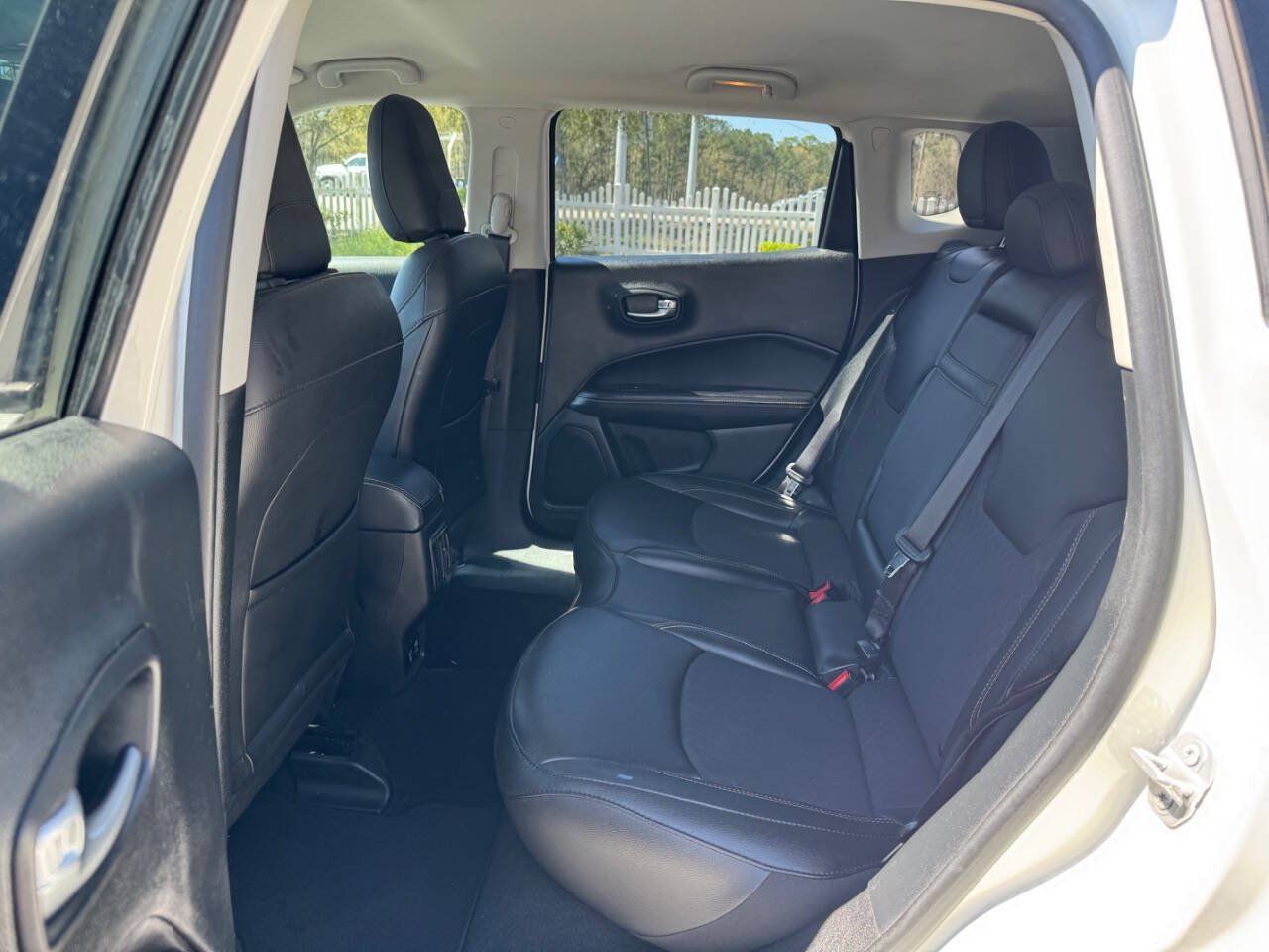 Used 2019 Jeep Compass Latitude AWD/4WD image 12