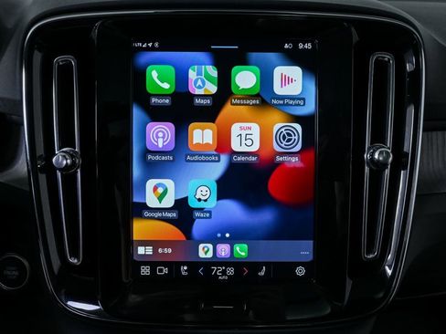 Certified 2025 Volvo XC40 B5 Core image 17