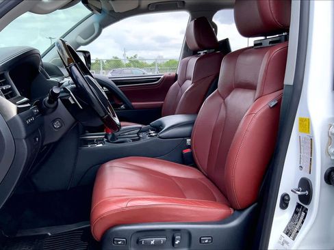 Used 2016 Lexus LX 570 4WD w/ Luxury Package image 8