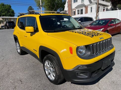 Used 2017 Jeep Renegade Latitude AWD/4WD image 4