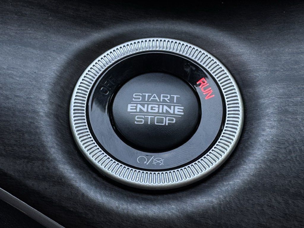 Used 2025 Jeep Grand Cherokee L Limited RWD image 21