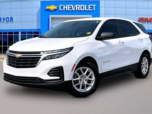 Used 2024 Chevrolet Equinox LS w/ LS Convenience Package FWD image 3