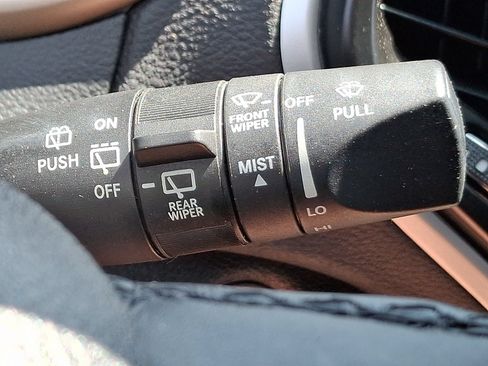 Used 2018 Jeep Cherokee Limited AWD/4WD image 25