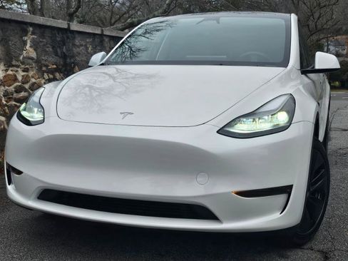 Used 2024 Tesla Model Y Long Range image 70