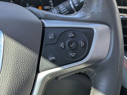 Used 2018 GMC Acadia SLE image 19