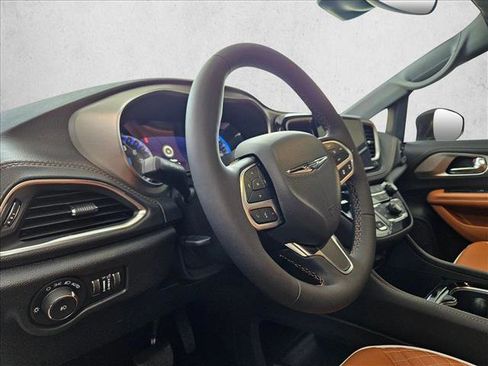 New 2026 Chrysler Pacifica Pinnacle image 12