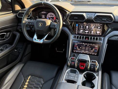 Used 2021 Lamborghini Urus AWD/4WD image 28