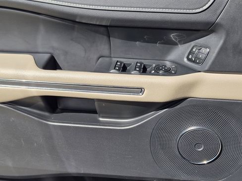 Used 2024 Ford Expedition XLT image 30