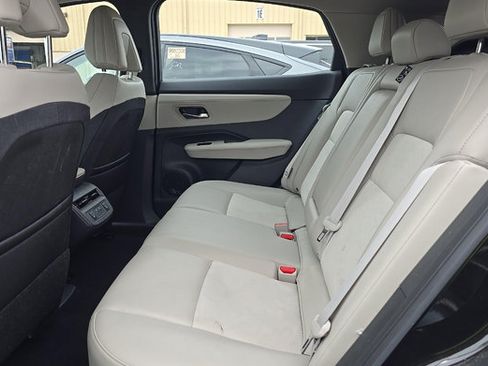 Used 2023 Nissan Ariya AWD image 7