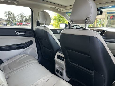 Used 2019 Ford Edge Titanium image 21
