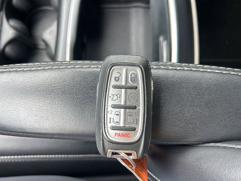 Used 2023 Chrysler Pacifica Touring-L FWD image 20