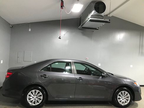 Used 2014 Toyota Camry FWD image 2