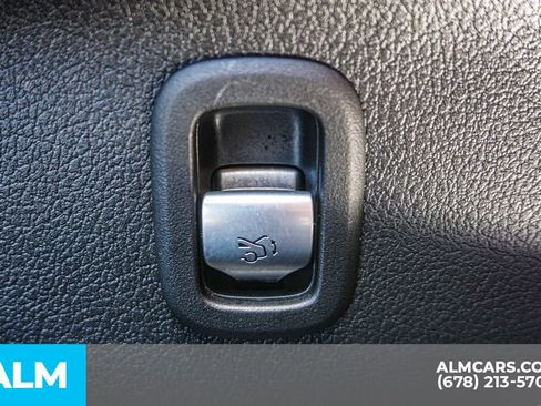 Used 2025 Mercedes-Benz C 300 Sedan image 50