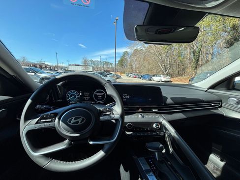 Used 2025 Hyundai Elantra Limited image 36