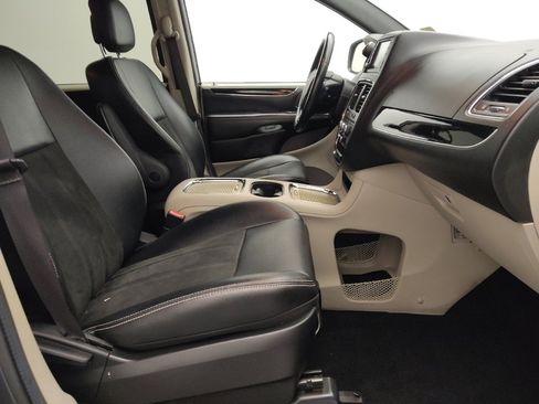 Used 2019 Dodge Grand Caravan SXT FWD image 21