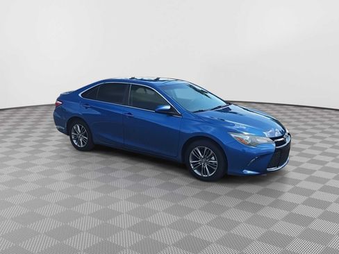 Used 2017 Toyota Camry SE FWD image 2