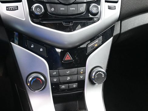 Used 2014 Chevrolet Cruze LT image 11