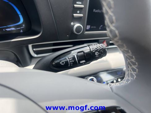 Used 2025 Hyundai Elantra Sport FWD image 14
