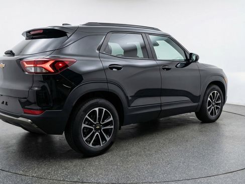 Used 2025 Chevrolet TrailBlazer LT image 9