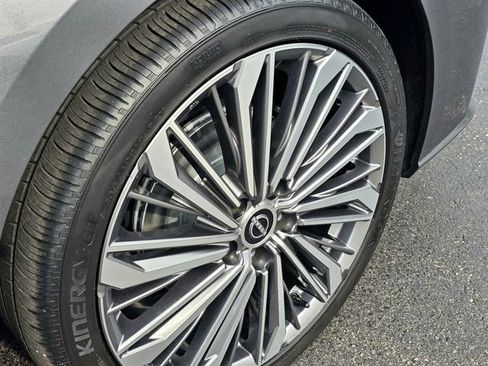 Used 2024 Nissan Altima 2.5 SL FWD image 7
