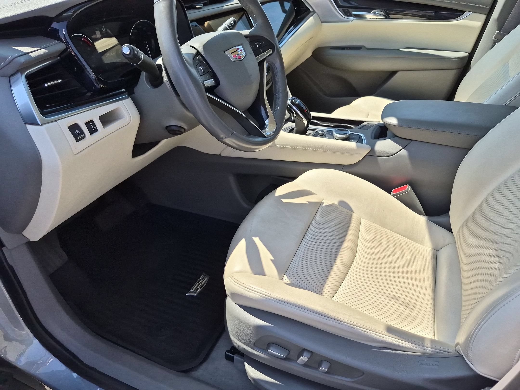 Certified 2023 Cadillac XT6 Premium Luxury w/ LPO, Floor Liner Package AWD/4WD image 15