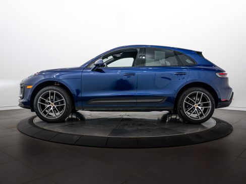 Certified 2024 Porsche Macan AWD/4WD image 2