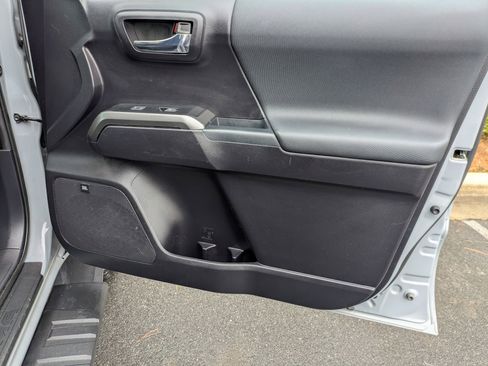 Used 2020 Toyota Tacoma TRD Off-Road image 36