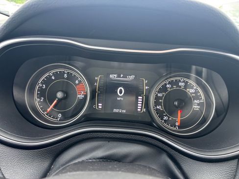 Used 2021 Jeep Cherokee Latitude Plus AWD/4WD image 15
