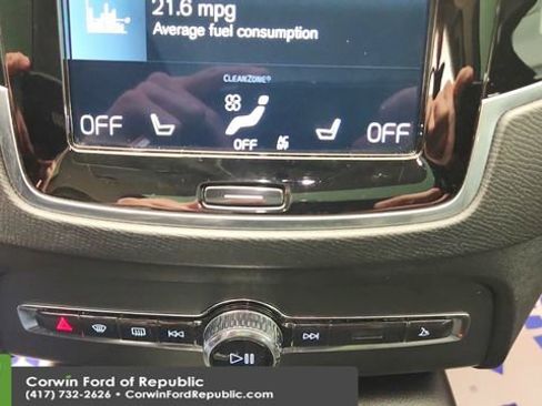 Used 2021 Volvo XC90 T5 Momentum w/ Advanced Package image 19