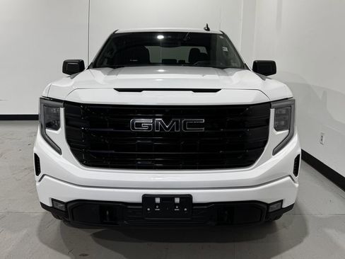 Used 2022 GMC Sierra 1500 Elevation w/ LPO, Elevation Black Package AWD/4WD image 9