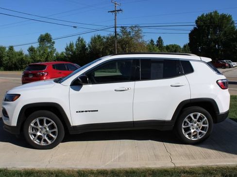 Used 2023 Jeep Compass Latitude AWD/4WD image 23