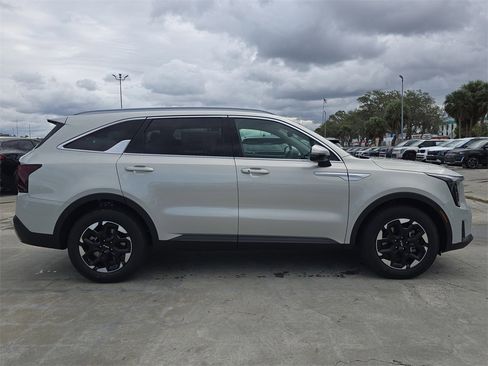New 2026 Kia Sorento S image 9