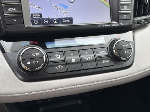 Used 2018 Toyota RAV4 Limited image 32