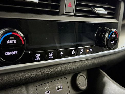 Used 2023 Nissan Rogue SV image 16