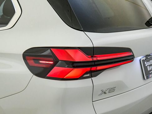 Used 2026 BMW X5 sDrive40i w/ Premium Package RWD image 12