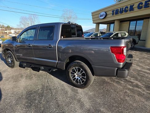 Certified 2022 Nissan Titan SV image 3