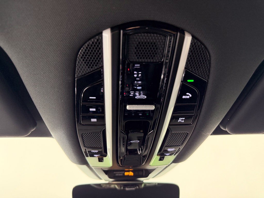 Certified 2022 Porsche Cayenne E-Hybrid AWD/4WD image 32