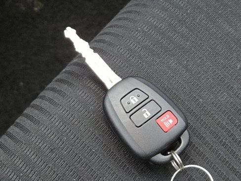 Used 2014 Toyota RAV4 LE image 19