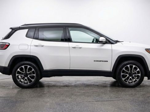 Used 2025 Jeep Compass Trailhawk AWD/4WD image 11