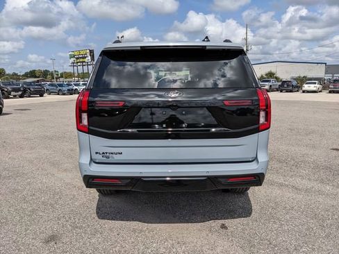 Used 2025 Ford Expedition Platinum w/ Stealth Appearance Package image 5