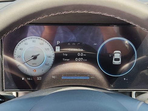 New 2025 Hyundai Elantra Limited image 12