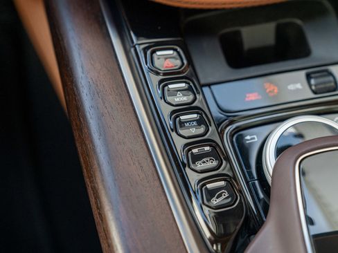 Used 2021 Aston Martin DBX image 26