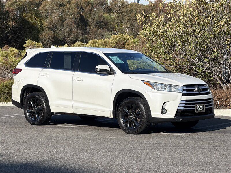 Used 2018 Toyota Highlander Plus FWD image 7