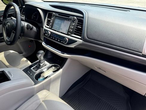 Used 2019 Toyota Highlander Limited AWD/4WD image 12