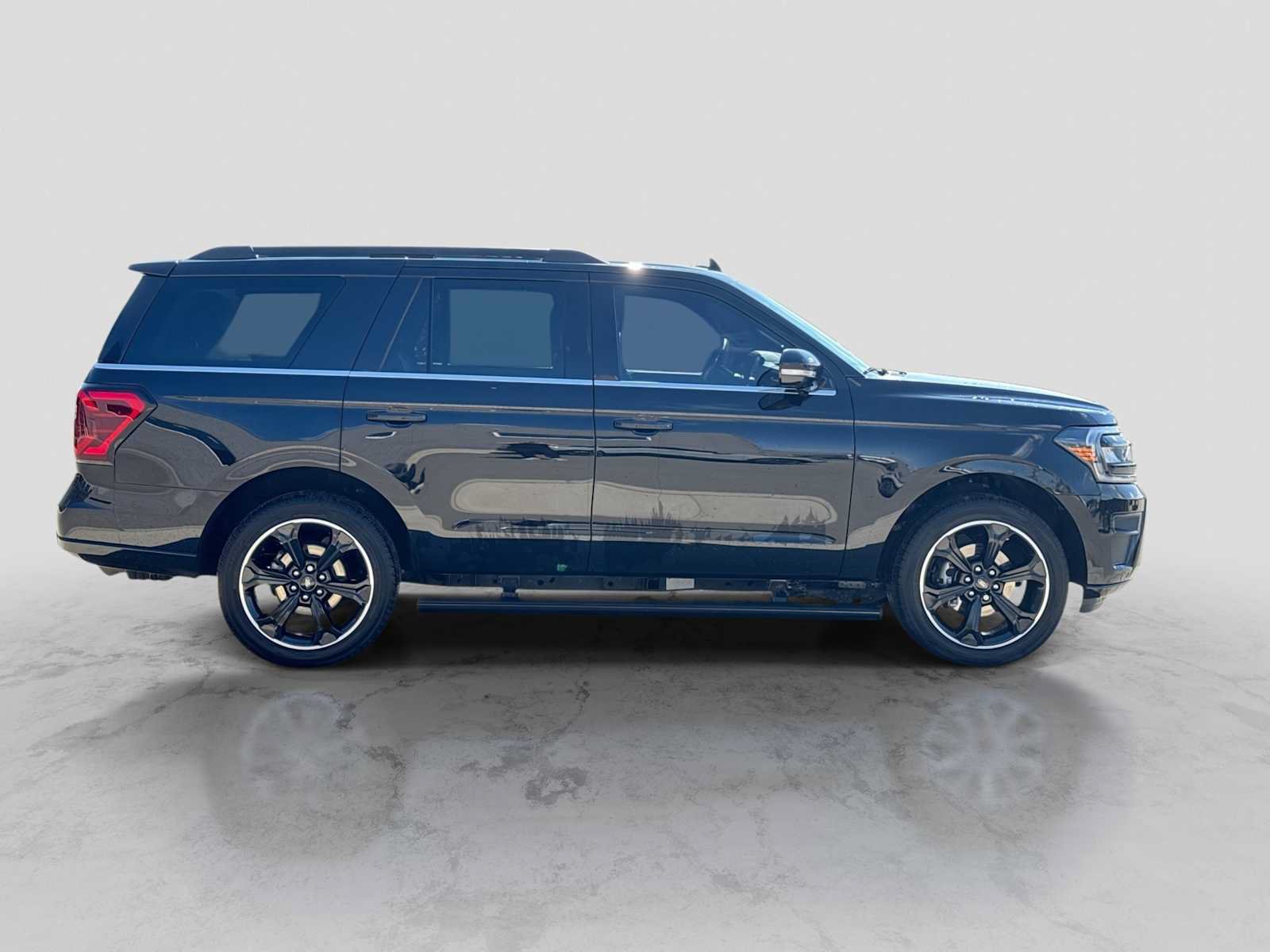 Used 2023 Ford Expedition Limited AWD/4WD image 7